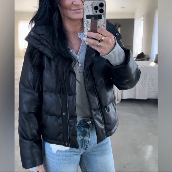 Puffer jacket Chelsea DeBoer x Lily & Lottie. Black. Size small. Barely worn. - Picture 1 of 4